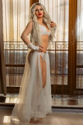 Independent massage escort in UAE: Joy — professional service from AED 1800