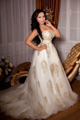 Cheap outcall escort Noelle will visit you in Dubai for sex