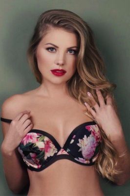 Local hooker is waiting for her clients on sexdubai.club