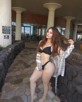 Beautiful escort elite girl Kaitlyn will be your perfect company in UAE