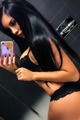 Beautiful girl Annie from escort agency in UAE