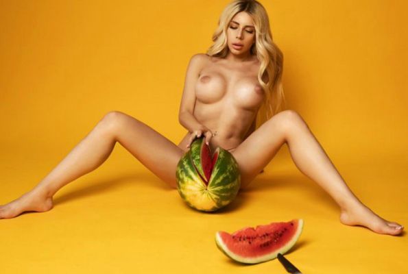 Cunnilingus from a lesbian prostitute Michela