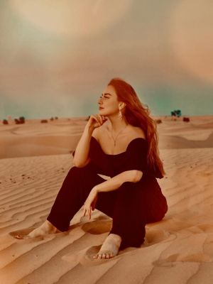 Mega busty escort in Dubai (51 kg; 158 cm)