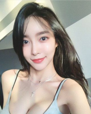 Happy massage from massage girl Leigh (weight 73 kg, height 175 cm)