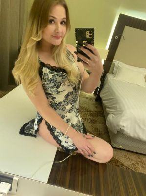 Mega busty escort in Dubai (42 kg; 151 cm)