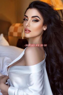 Dubai indian escort Kass, weight 76 kg, 177 cm tall