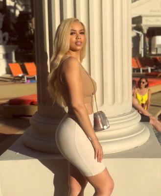 Sex with mature independent escort in UAE for AED 1500