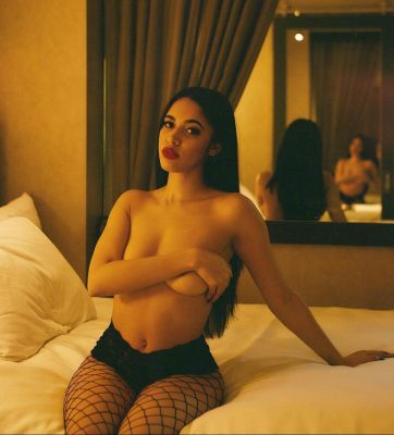 Spend a night with a massage escort in Dubai for AED 2500 (for 1 hour)