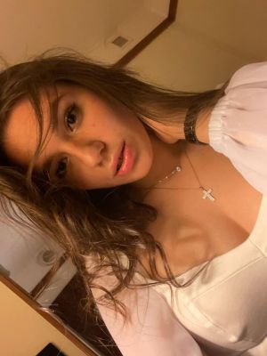 Independent massage escort in UAE: Rhosyn — professional service from AED 1800