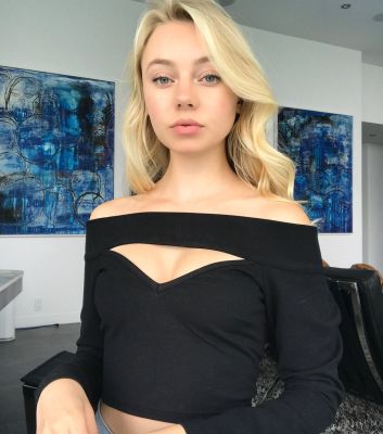 Online escort service on sexdubai.club: choose sexy Ashanti and book now