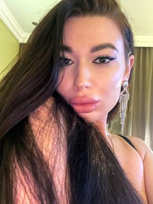 Lesbian hooker Ruby works 24 hours