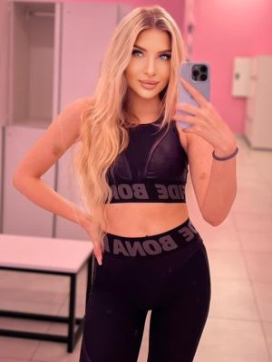 Independent massage escort in UAE: Nieve — professional service from AED 1500
