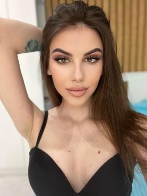 Beautiful escort elite girl Rita will be your perfect company in UAE