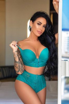 Erotic massage in Dubai from Jayne. Price: AED 1800 per hour