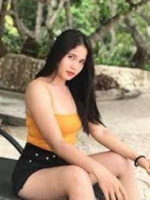 Play with sub escort Nadetta in Dubai
