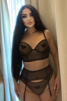 Visit out call girl in Dubai. From AED 2500/hr
