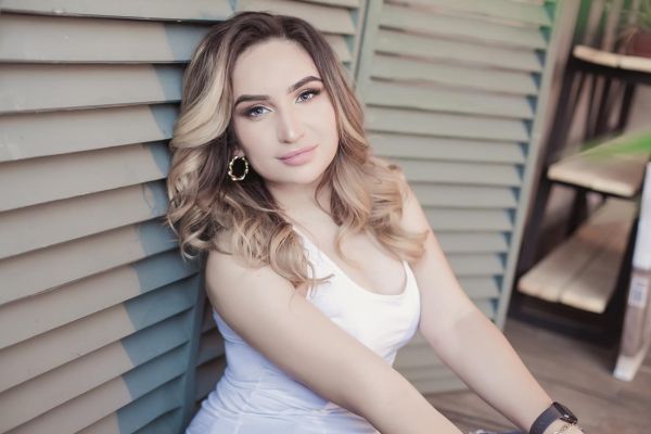 Caitlyn, an adult escort, phone number for booking +971 75 852 1747