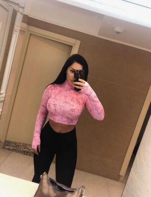 Elite escort service in Dubai from sexy Lillian