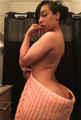 One of the hottest call girls Dubai has in store — sexy Elsa, 164 cm, 59 kg