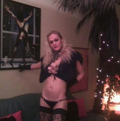 Book your lesbian date, tel. +971 43 604 3405