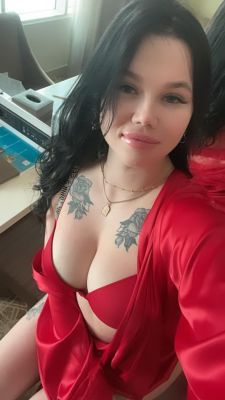 VIP treatment from 25 year-old elite escort Beverly