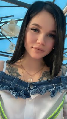 Lots of kissing and cuddling with Dubai asian escort Beverly