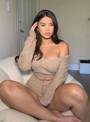 Petite escort Dubai (weight: 69 kg; height: 171 cm)