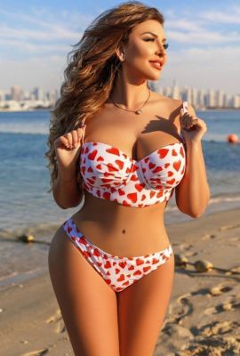 Busty escort in Dubai: Elliana works 24 round the clock