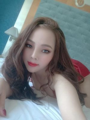 Eleanor - escort lady for your pleasure for AED 1800 per hour