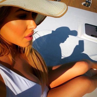 VIP night with high class woman: from AED 3000/hr
