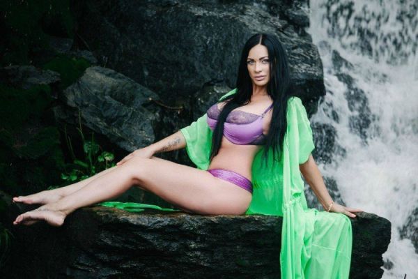 Rhosyn invites for incall massage in Dubai