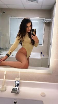 Dubai escort girl Suzanne available for hot sex