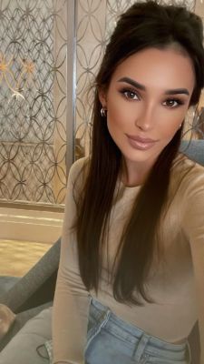 Suzanne — photos and reviews about the girl