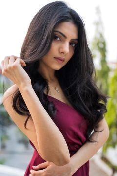 Romani girl (50 kg; 168 cm) wants sex
