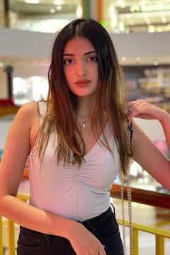 Pretty Priya Indian model for escort adult entertainment in Dubai