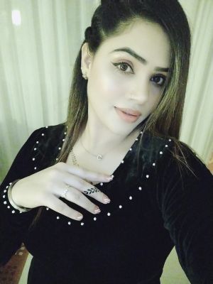 Indian escort Riyaa wants to meet tonight