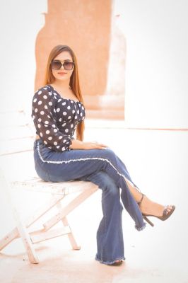 1 hour with low rate call girl Alisha costs AED 1000