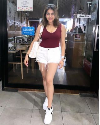 Busty escort in Dubai: Urvi Gupta Student works 24 round the clock