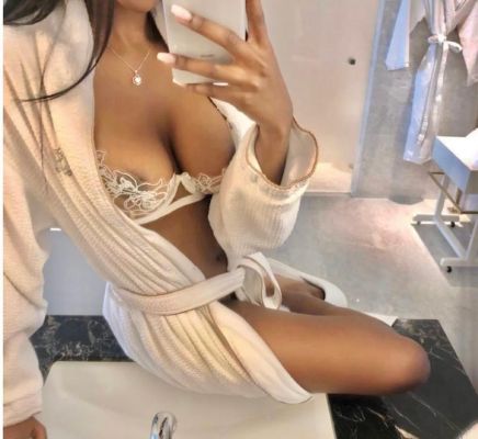 Dubai escort girl Perla Frenchy available for hot sex