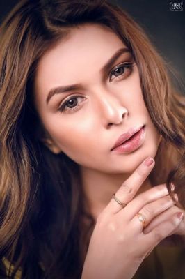 Call girls Dubai — escort Hooriya Indian Model