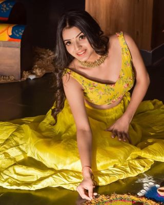 Massage girl in Dubai: Divya Indian model (20 y.o.)