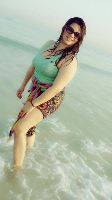 One of the sexiest babes of Dubai - Mahum  will be yours for AED 800