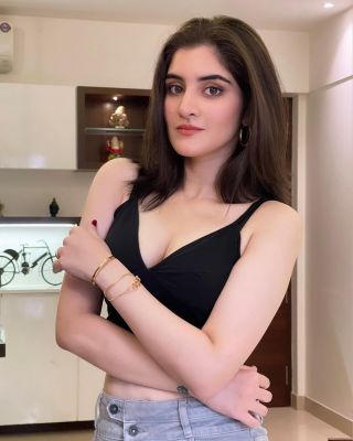 Dubai model escort Indian Tanvi Chauhan : photos, reviews, services