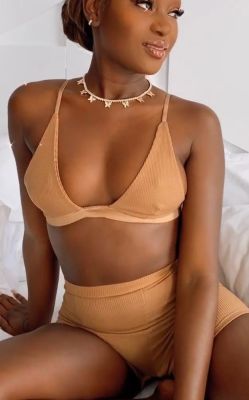 Book this escort cheap in Dubai — AED 600 per hour
